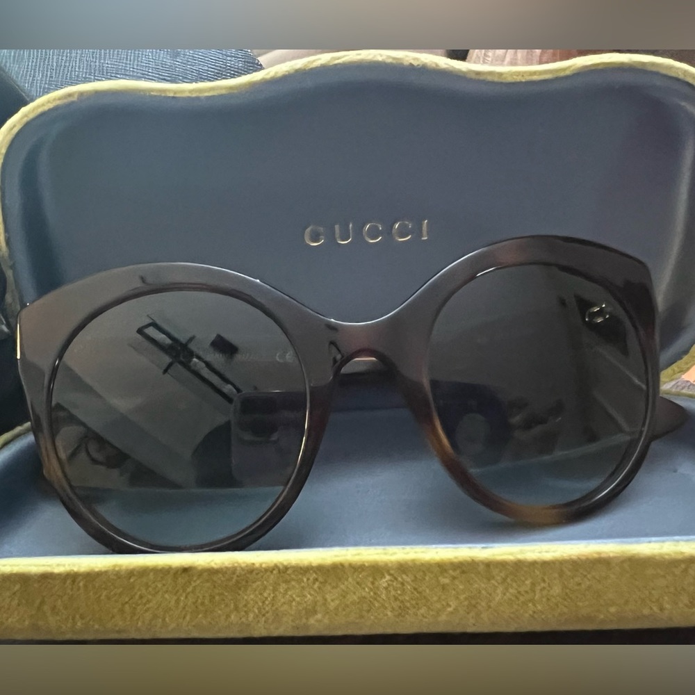 Wow! Winter Special!!! Authentic Gucci Round Cat-… - image 5